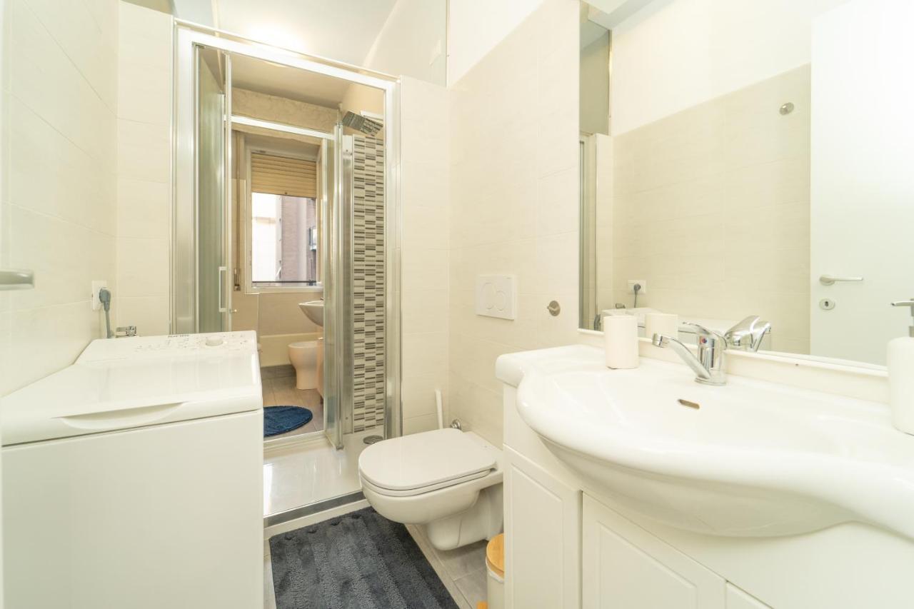 Trilocale Con Parcheggio Privato Apartment Milan Luaran gambar