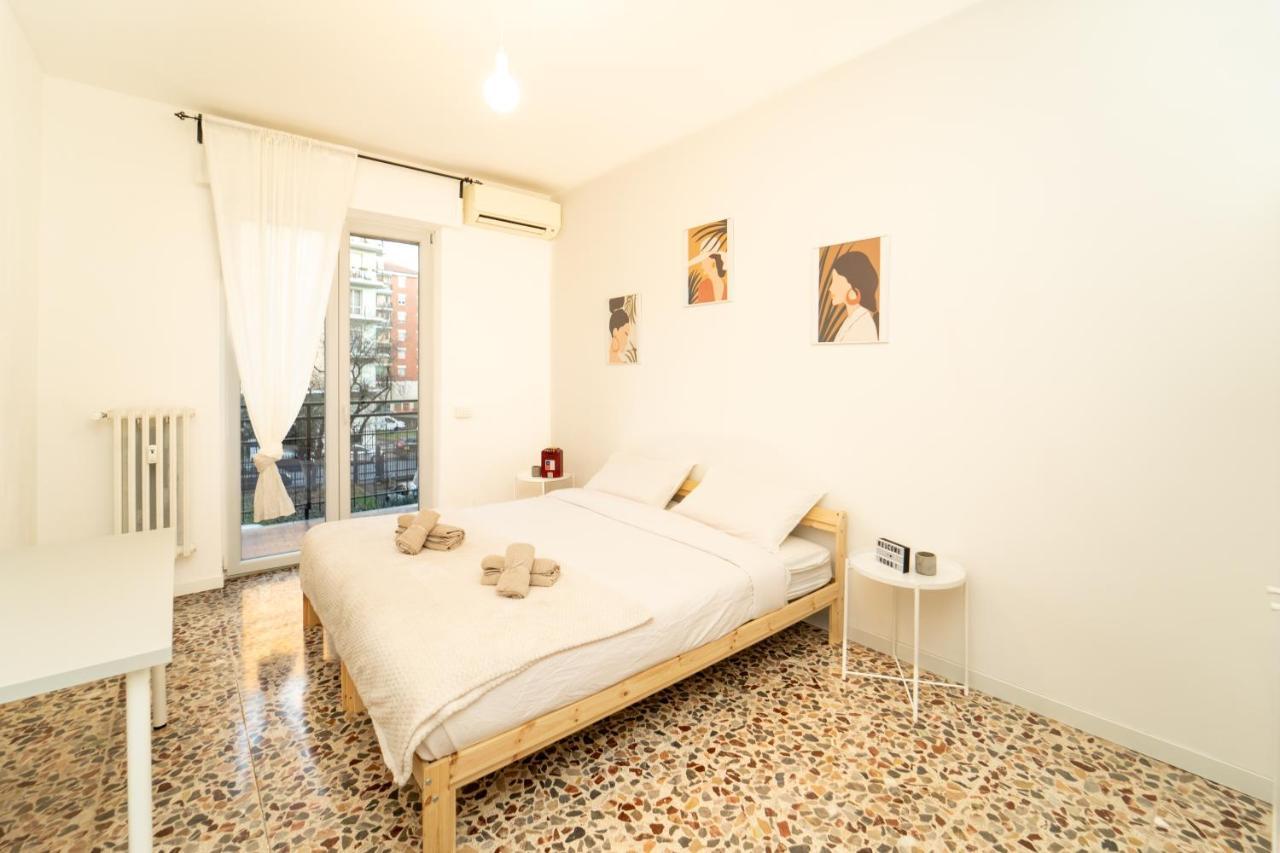 Trilocale Con Parcheggio Privato Apartment Milan Luaran gambar
