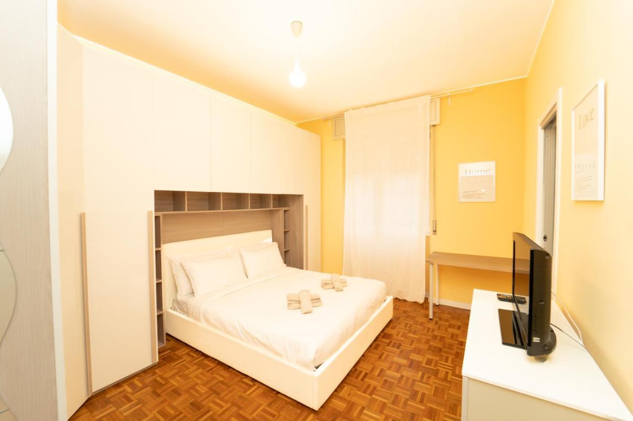 Trilocale Con Parcheggio Privato Apartment Milan Luaran gambar