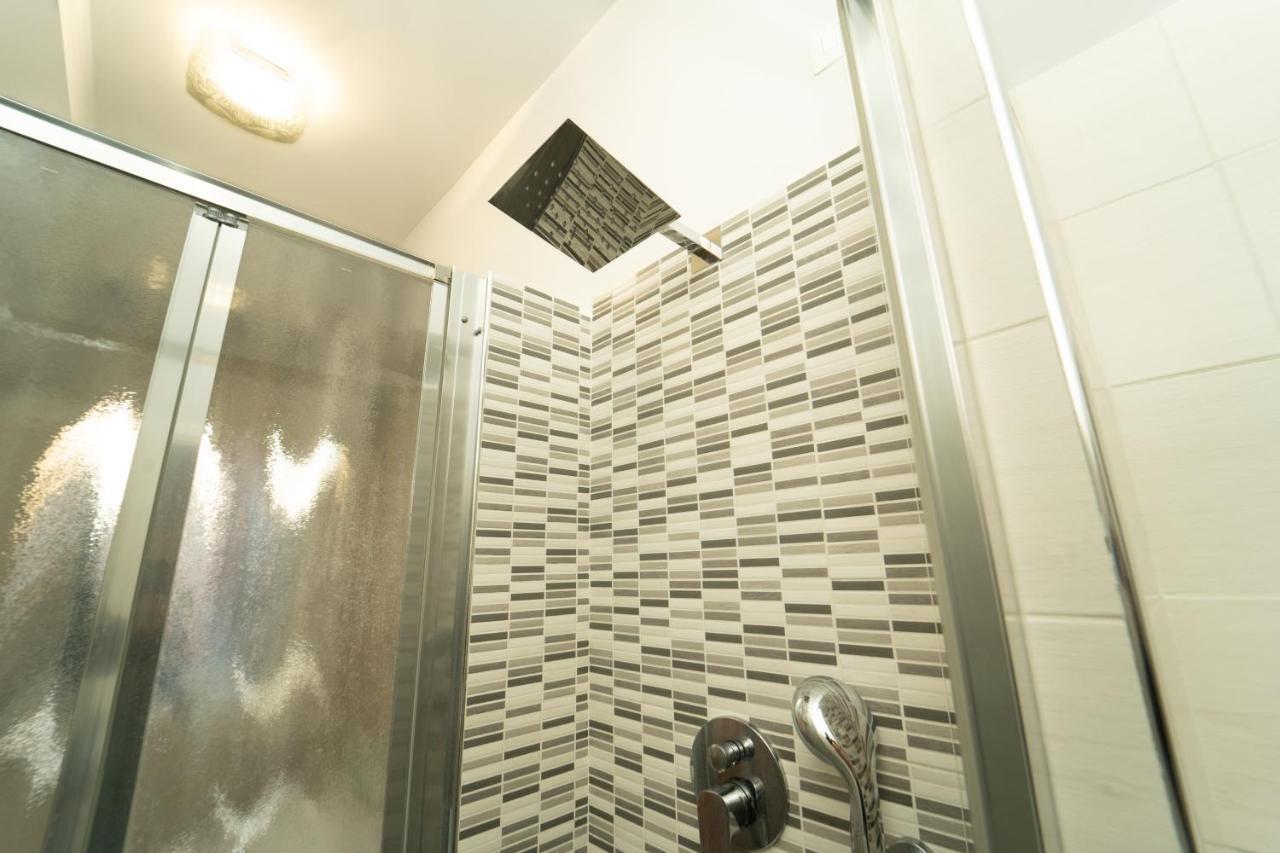 Trilocale Con Parcheggio Privato Apartment Milan Luaran gambar