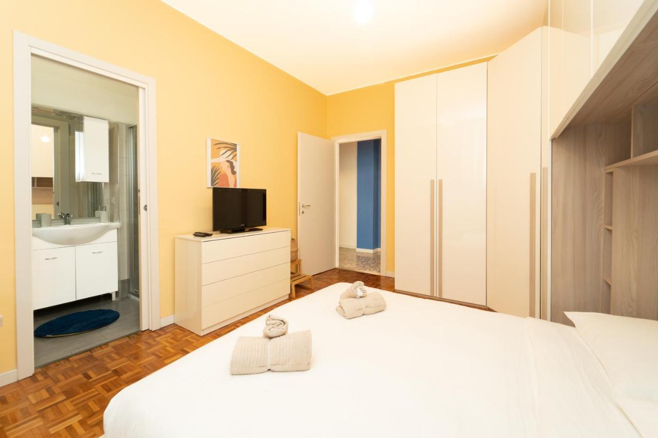 Trilocale Con Parcheggio Privato Apartment Milan Luaran gambar