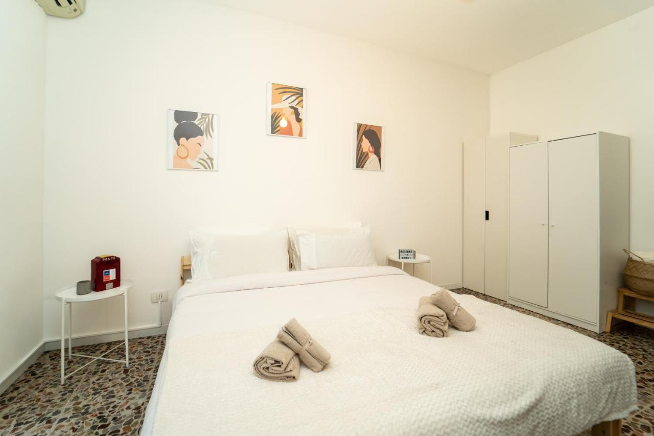 Trilocale Con Parcheggio Privato Apartment Milan Luaran gambar