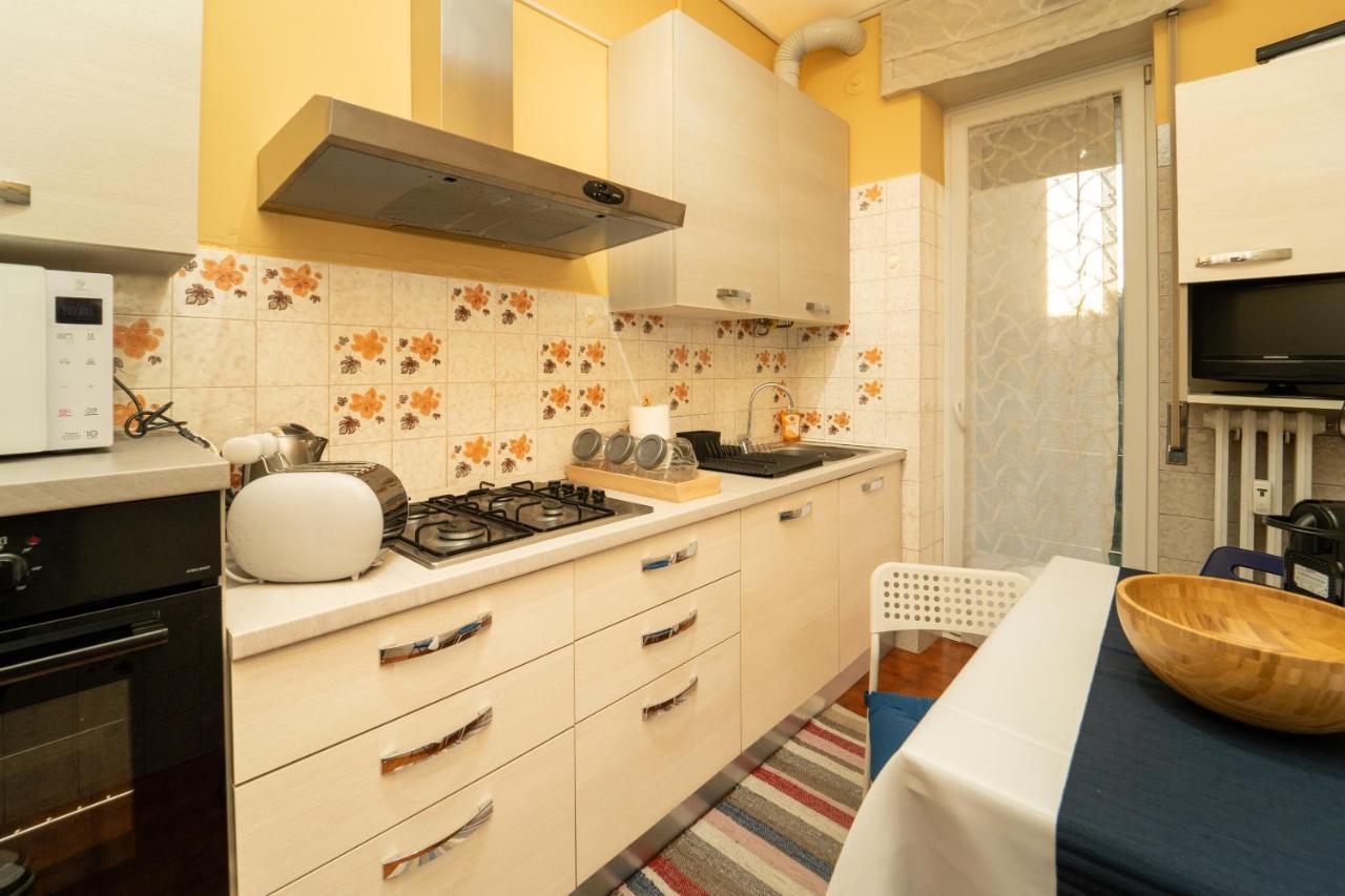 Trilocale Con Parcheggio Privato Apartment Milan Luaran gambar