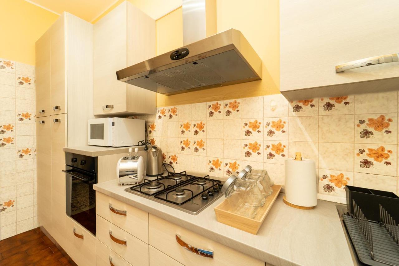 Trilocale Con Parcheggio Privato Apartment Milan Luaran gambar