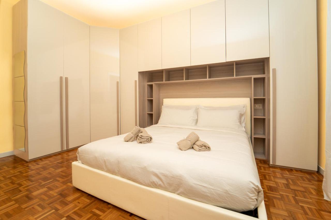 Trilocale Con Parcheggio Privato Apartment Milan Luaran gambar